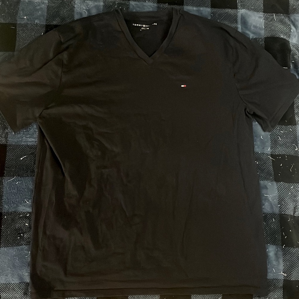 Black Tommy Hilfiger T-Shirt. Size XL